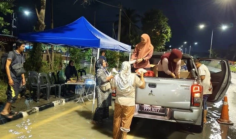 Support for Flood Victims in Malaysia 4